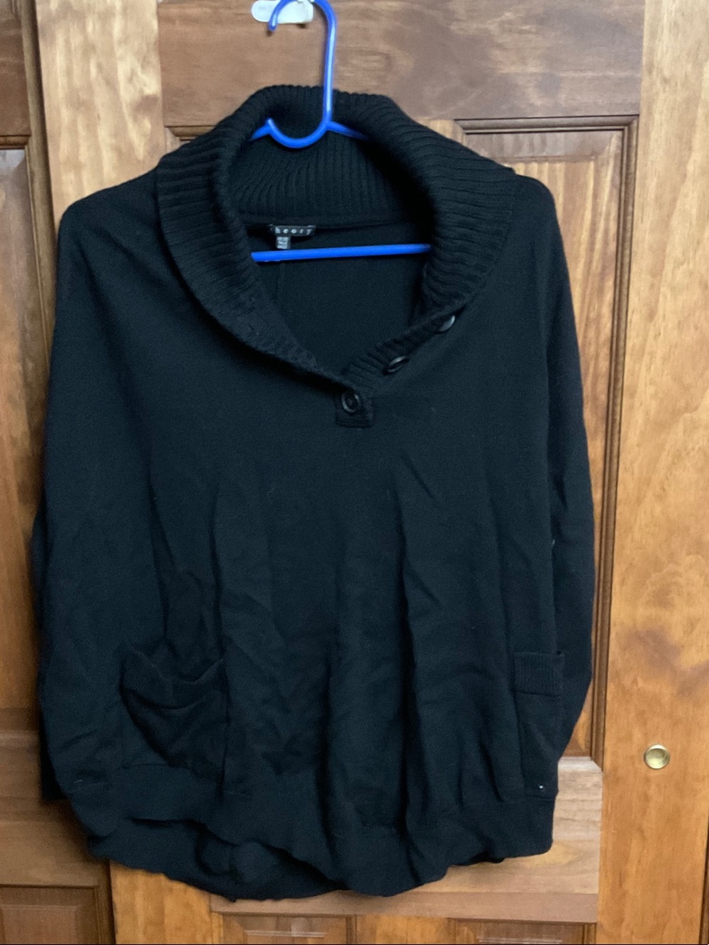 Theory Black

Shawl-Collar Sweater